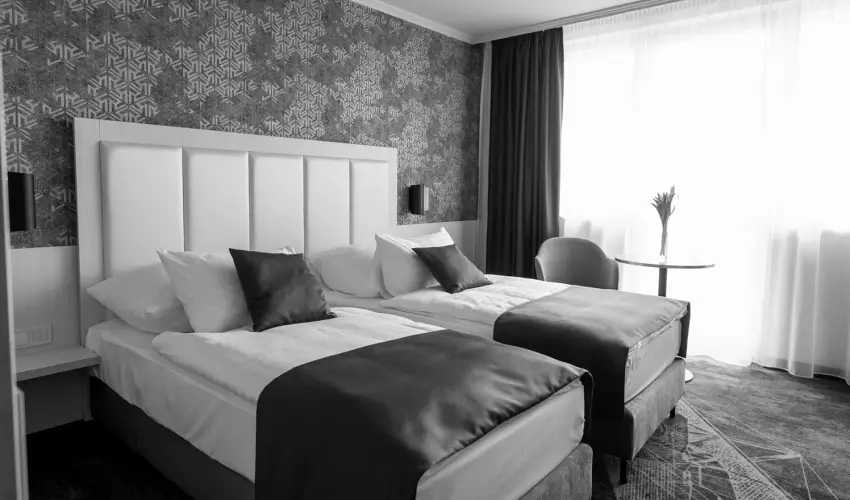 Airport Hotel Budapest Vecs�s - H�sv�t - teljes el�refizet�ssel (min. 2 �j)