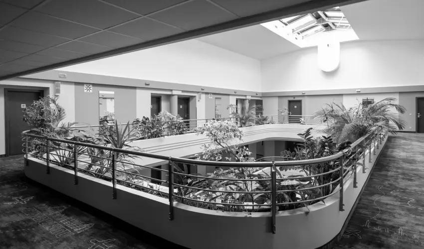 Airport Hotel Budapest Vecs�s - H�sv�t - teljes el�refizet�ssel (min. 2 �j)