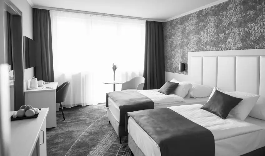 Airport Hotel Budapest Vecs�s - H�sv�t - teljes el�refizet�ssel (min. 2 �j)