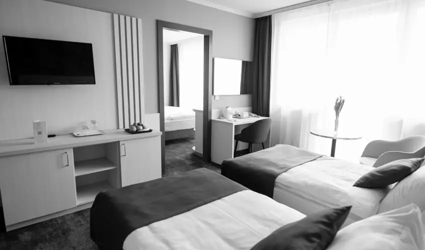 Airport Hotel Budapest Vecs�s - H�sv�t - teljes el�refizet�ssel (min. 2 �j)