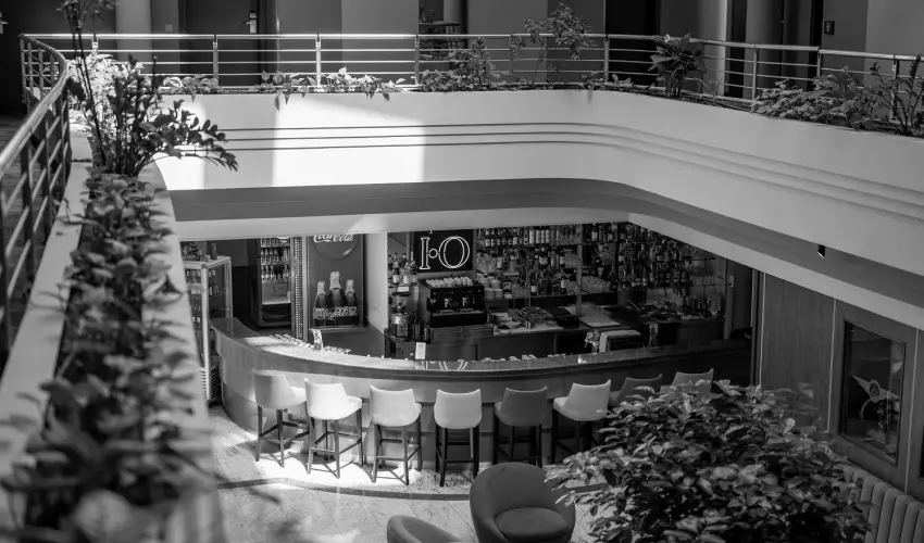 Airport Hotel Budapest Vecs�s - H�sv�t - teljes el�refizet�ssel (min. 2 �j)