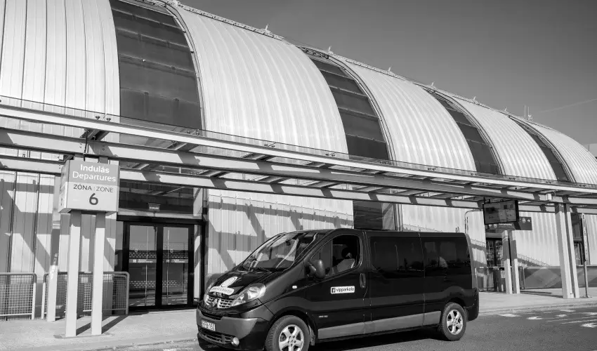 Airport Hotel Budapest Vecs�s - H�sv�t - teljes el�refizet�ssel (min. 2 �j)