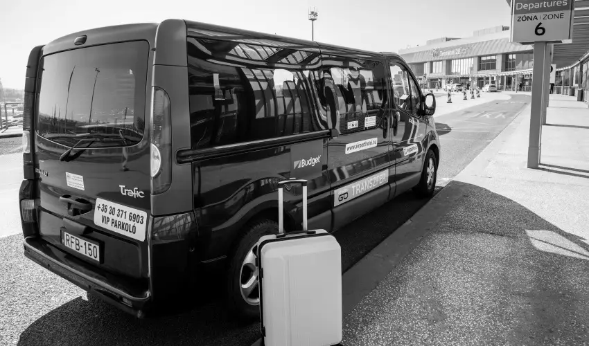 Airport Hotel Budapest Vecs�s - H�sv�t - teljes el�refizet�ssel (min. 2 �j)