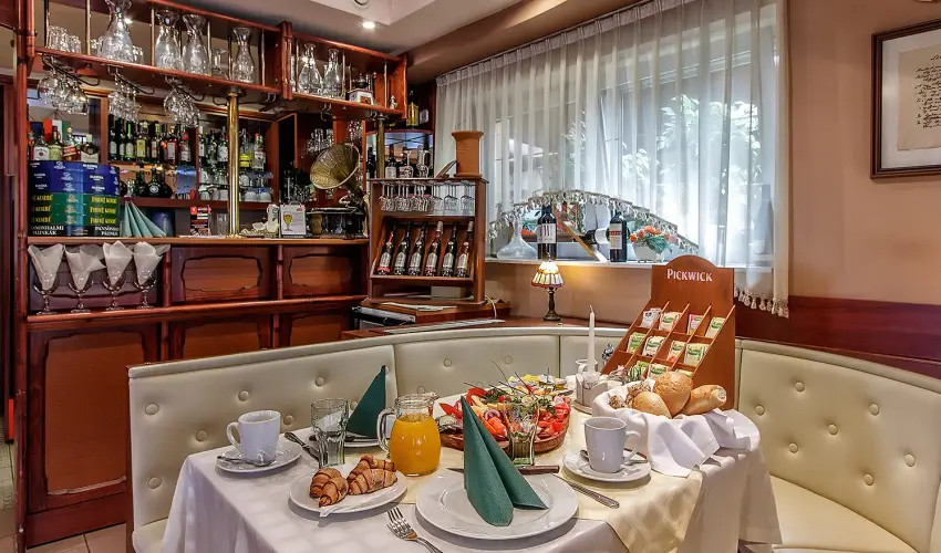 Aranypatk� Panzi� Gy�r�jbar�t - H�sv�t