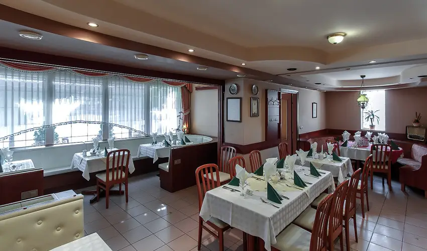 Aranypatk� Panzi� Gy�r�jbar�t - H�sv�t