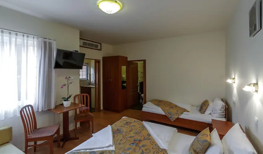 Aranypatk� Panzi� Gy�r�jbar�t - H�sv�t