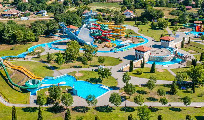 Cegldfrd Apartmanpark s Kemping Cegld - Hsvt (min. 2 j)