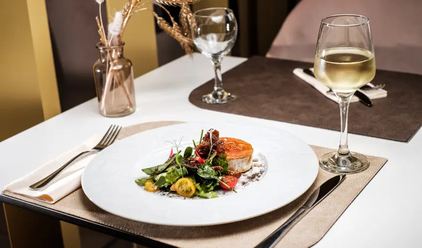 Corso Hotel Pcs Pcs - Hsvt - teljes elrefizetssel