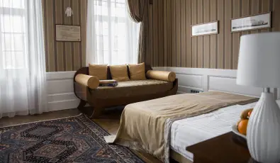 Erzsbet Nagy Szlloda Paks