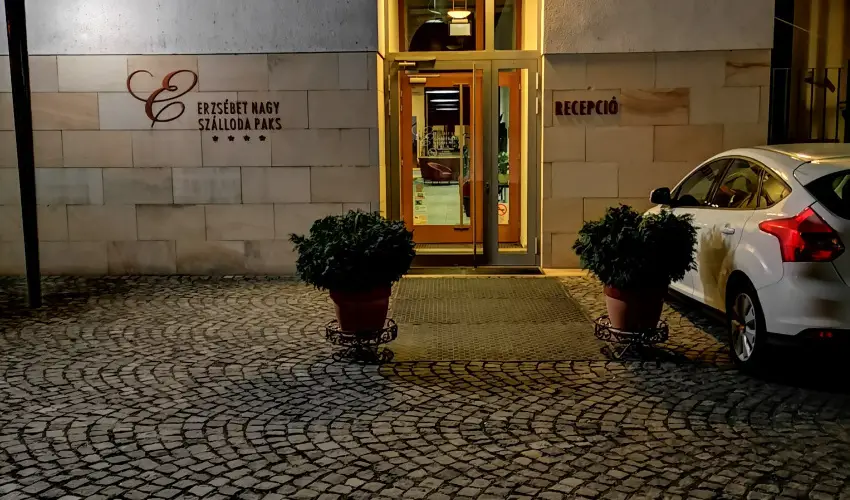 Erzsbet Nagy Szlloda Paks - Hsvt