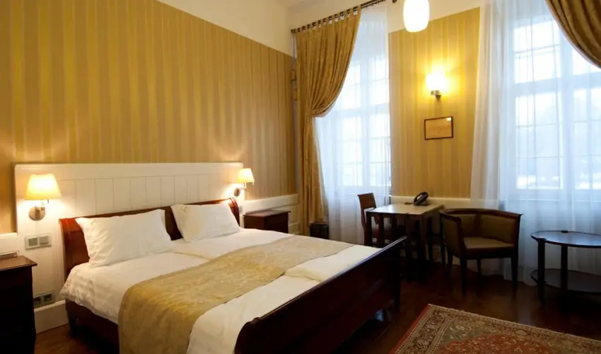 Erzs�bet Nagy Sz�lloda Paks - H�sv�t (min. 2 �j)