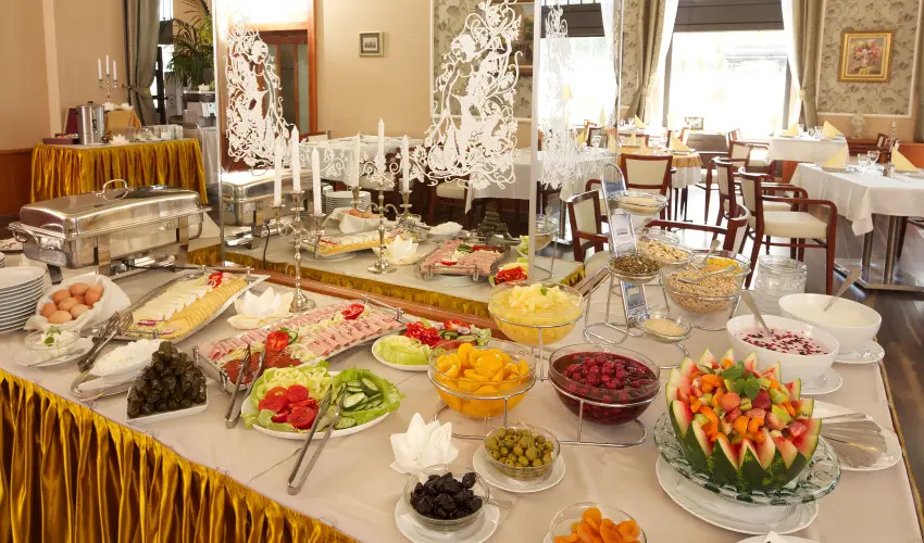 Erzsbet Kirlyn Szlloda Gdll - Hsvt - specilis elrefizetssel