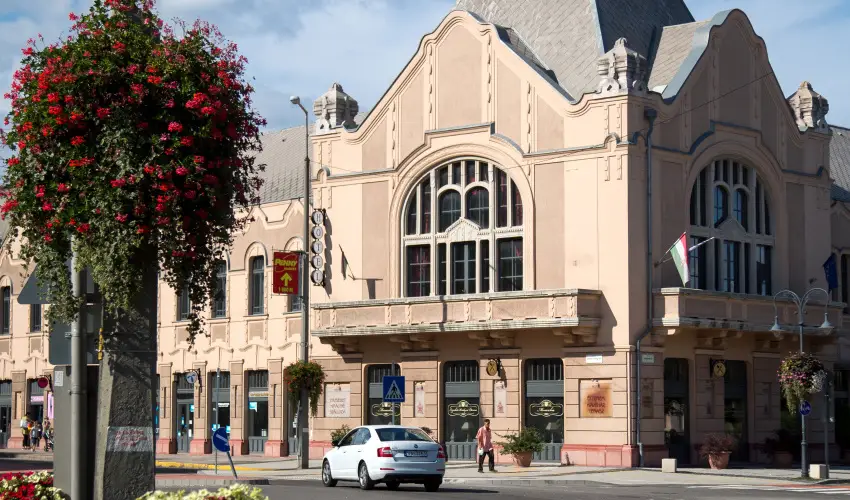 Erzsbet Kirlyn Szlloda Gdll - Hsvt - specilis elrefizetssel