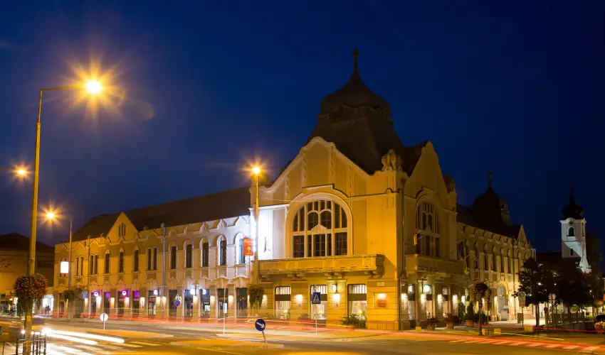 Erzsbet Kirlyn Szlloda Gdll - Hsvt - specilis elrefizetssel