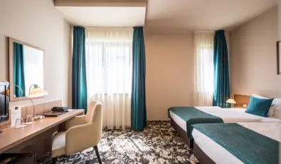 Erzsbet Kirlyn Szlloda Gdll