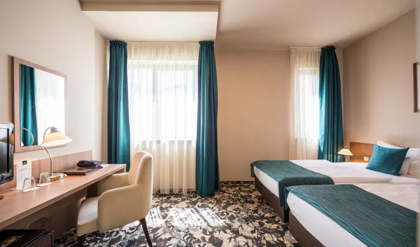 Erzsbet Kirlyn Szlloda Gdll - Hsvt - specilis elrefizetssel