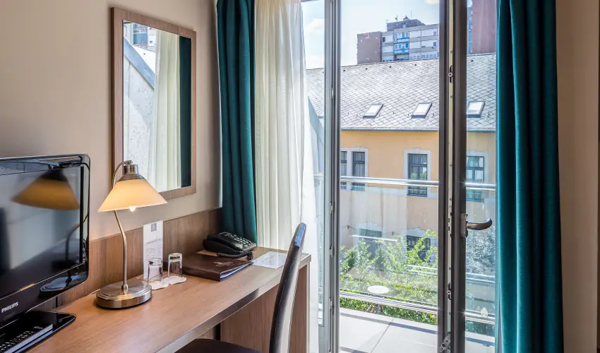 Erzsbet Kirlyn Szlloda Gdll - Hsvt - specilis elrefizetssel