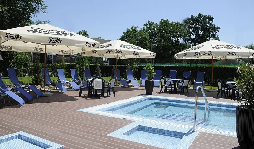 Garden Hotel Wellness & Konferencia Szolnok - Édeskettes romantika (min. 2 éj)