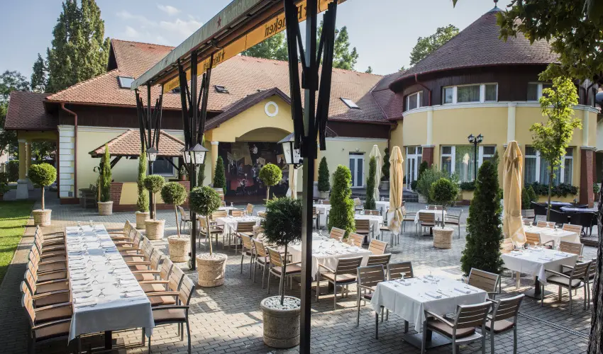 Garden Hotel Wellness & Konferencia Szolnok - Édeskettes romantika (min. 2 éj)