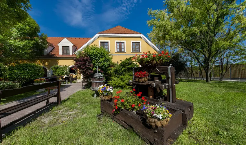 Gastland M0 Hotel Szigetszentmikls - Hsvt