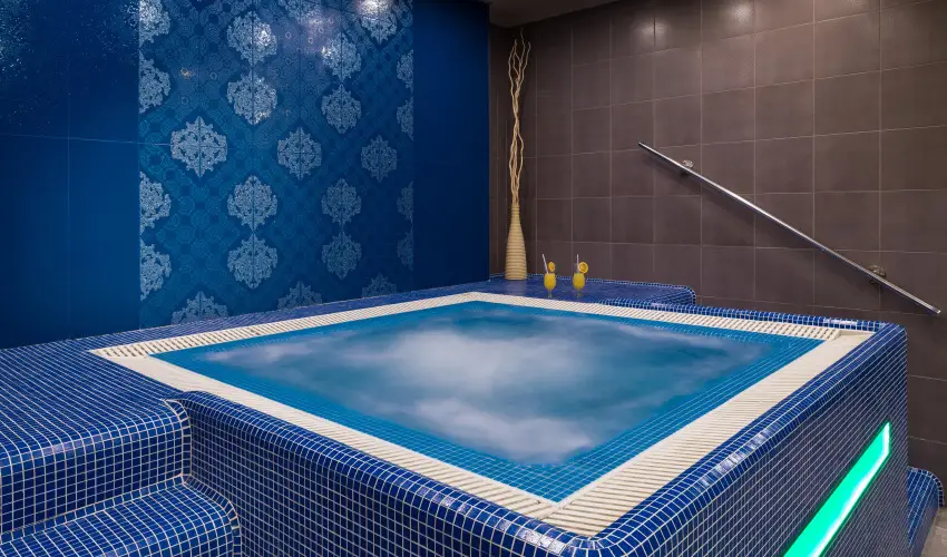 Golden Ball Club Hotel Gyr - Hsvt (min. 2 j)