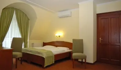 Gosztola Gyngye-az erd szllodja Gosztola