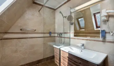 Gosztola Gyngye-az erd szllodja Gosztola