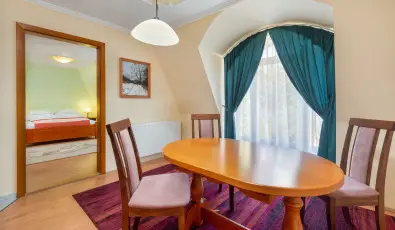 Gosztola Gyngye-az erd szllodja Gosztola