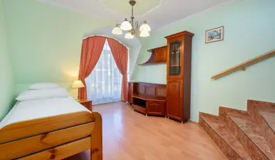 Gosztola Gyngye-az erd szllodja Gosztola