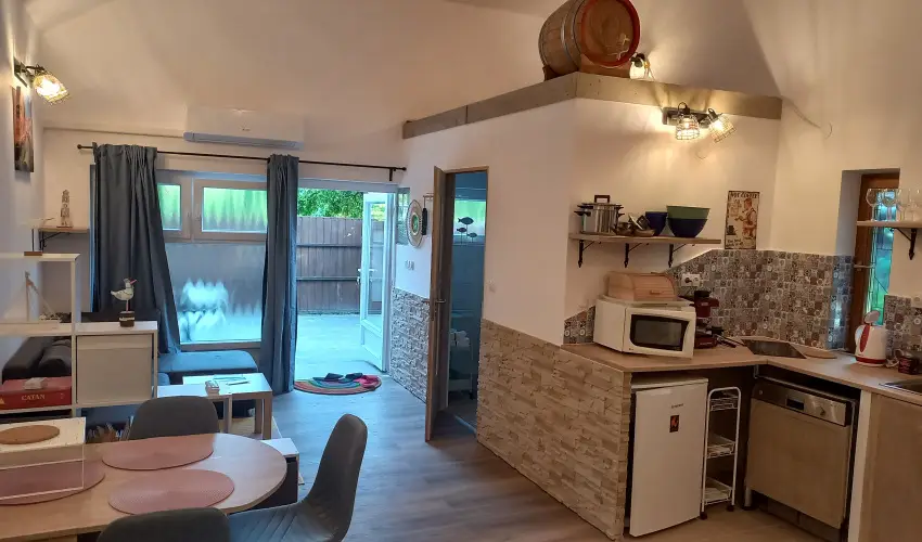 Hanga-lak Velence - Hsvt (min. 2 j)