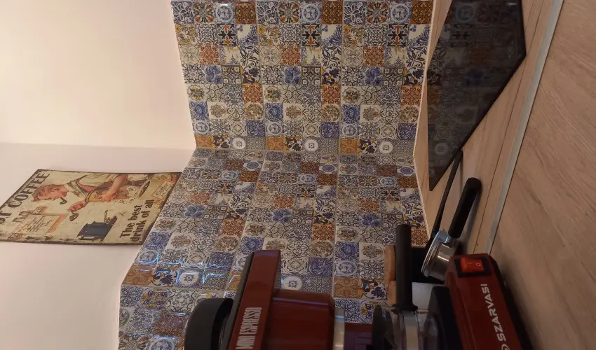 Hanga-lak Velence - Hsvt (min. 2 j)