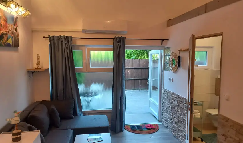 Hanga-lak Velence - Hsvt (min. 2 j)