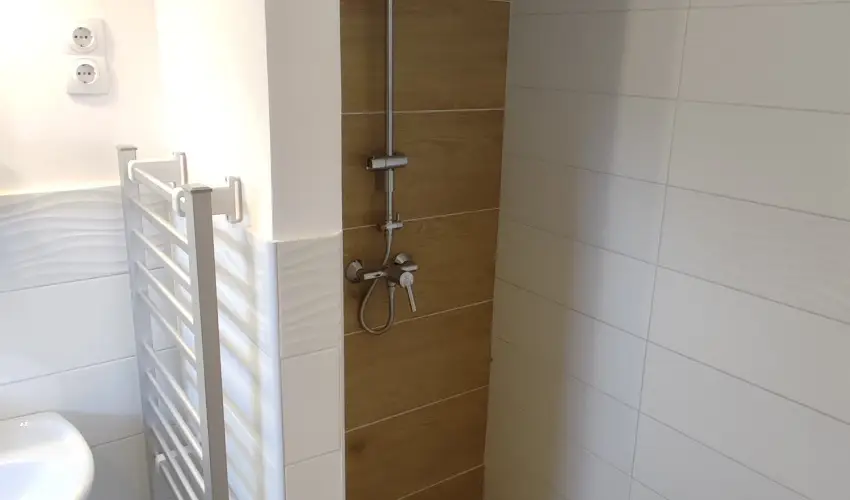 Hanga-lak Velence - Hsvt (min. 2 j)