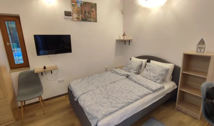 Hanga-lak Velence - Hsvt (min. 2 j)