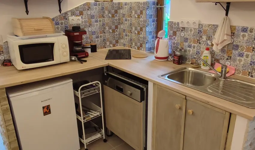 Hanga-lak Velence - Hsvt (min. 2 j)