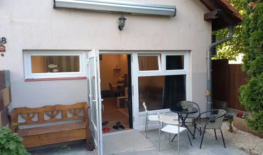 Hanga-lak Velence - Hsvt (min. 2 j)