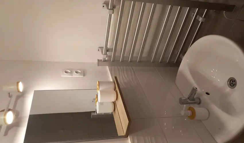 Hanga-lak Velence - Hsvt (min. 2 j)