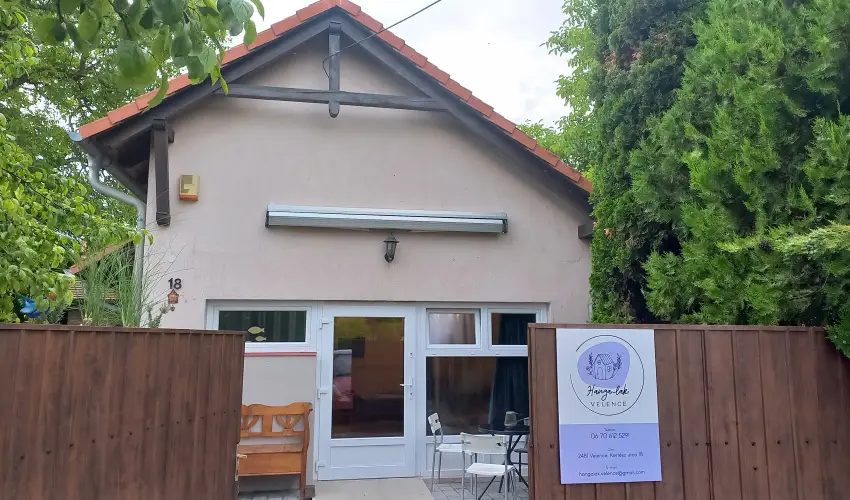 Hanga-lak Velence - Hsvt (min. 2 j)