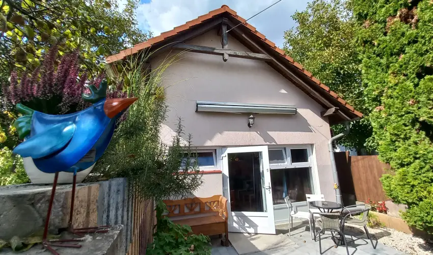 Hanga-lak Velence - Hsvt (min. 2 j)