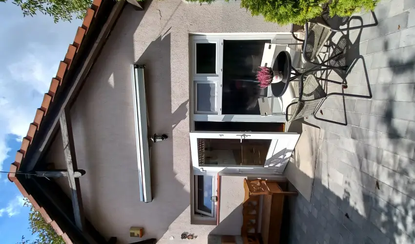 Hanga-lak Velence - Hsvt (min. 2 j)