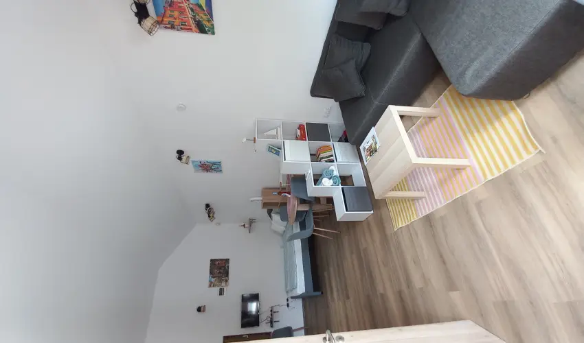 Hanga-lak Velence - Hsvt (min. 2 j)