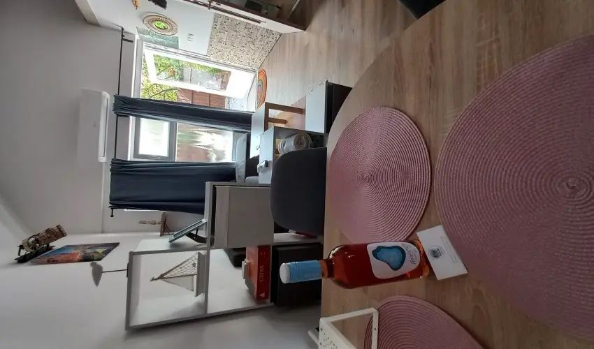 Hanga-lak Velence - Hsvt (min. 2 j)