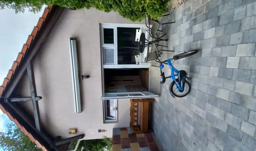 Hanga-lak Velence - Hsvt (min. 2 j)