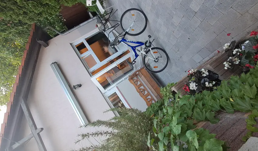 Hanga-lak Velence - Hsvt (min. 2 j)