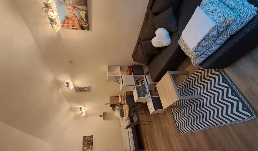 Hanga-lak Velence - Hsvt (min. 2 j)