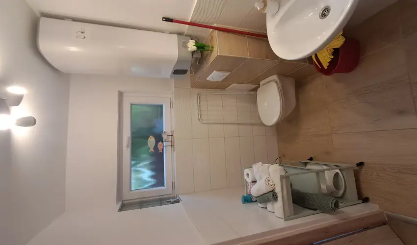 Hanga-lak Velence - Hsvt (min. 2 j)