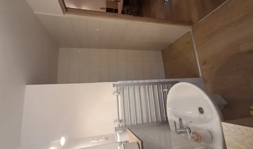 Hanga-lak Velence - Hsvt (min. 2 j)