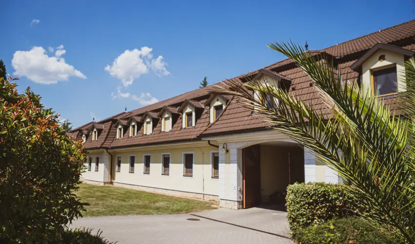 Htkti Wellness Hotel & Lovaspark Mr - Hsvt