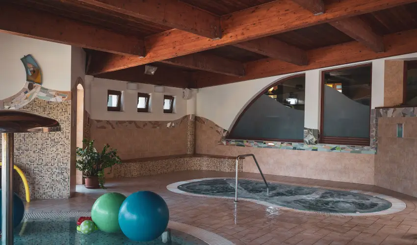 Htkti Wellness Hotel & Lovaspark Mr - Hsvt