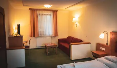 Htkti Wellness Hotel & Lovaspark Mr